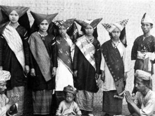 Merantau & Matrilineal ; Tradisi & Identitas Minangkabau