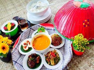 Tradisi Makan Bedulang Natuna, Jaga Martabat Kebersamaan